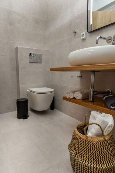 Naxian Asset Chora - Modern and spacious bathroom