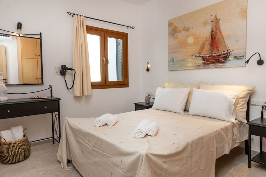 Naxian Asset Chora - Bedroom with double bed